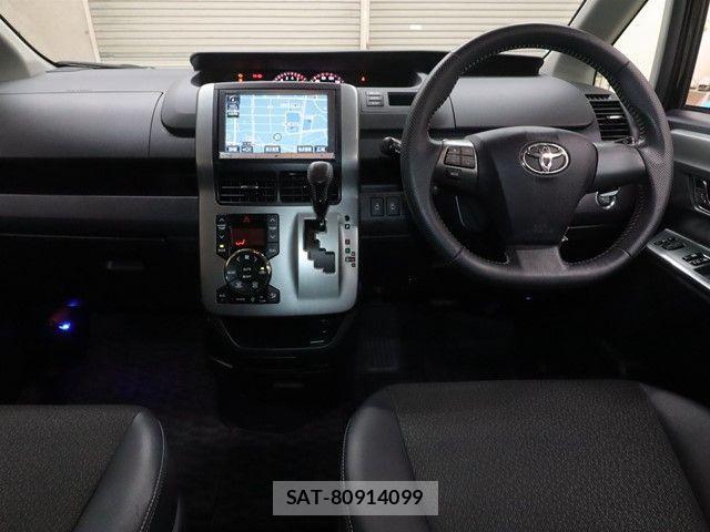 Toyota VOXY 2013-02 4424936-2