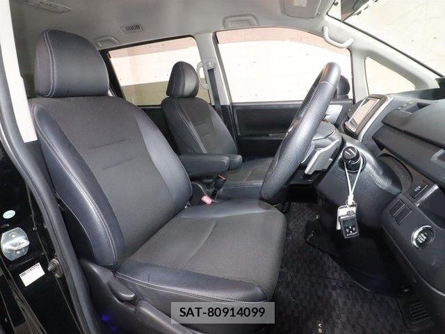 Toyota VOXY 2013-02 4424936-3