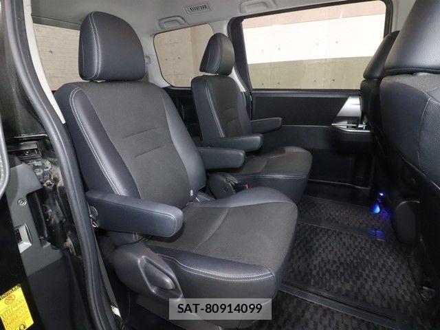 Toyota VOXY 2013-02 4424936-4