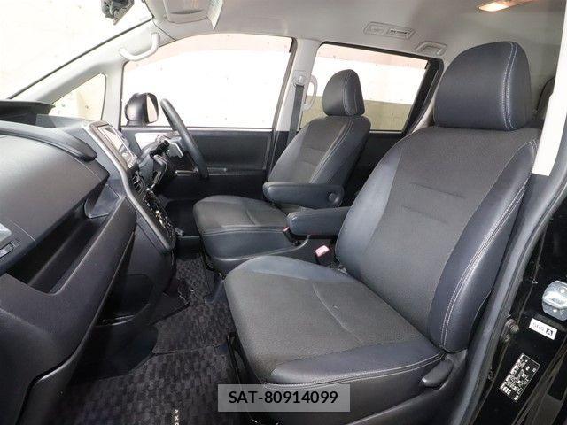 Toyota VOXY 2013-02 4424936-6