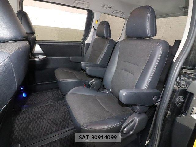 Toyota VOXY 2013-02 4424936-7