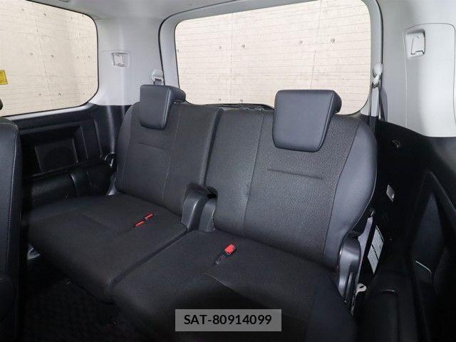 Toyota VOXY 2013-02 4424936-8