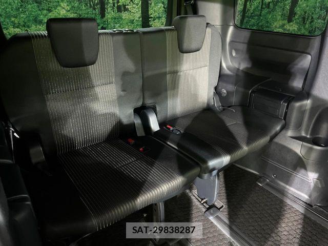 Toyota VOXY 2018-02 4604254-9