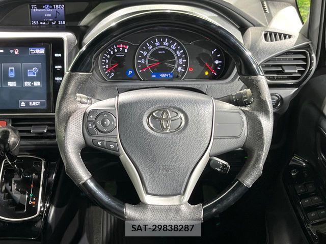 Toyota VOXY 2018-02 4604254-11