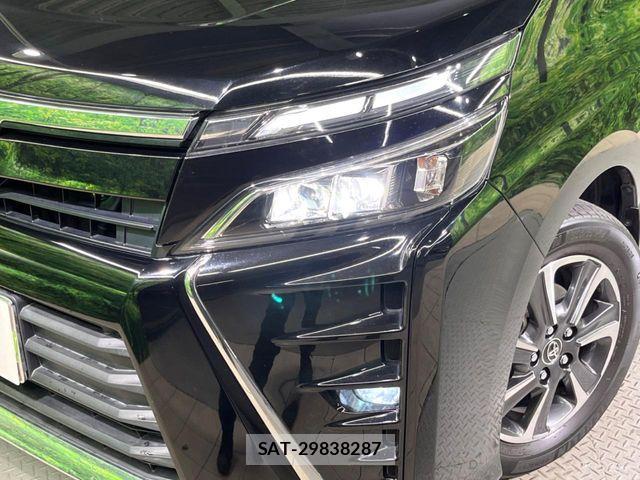 Toyota VOXY 2018-02 4604254-12