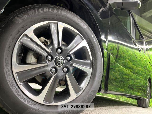 Toyota VOXY 2018-02 4604254-13