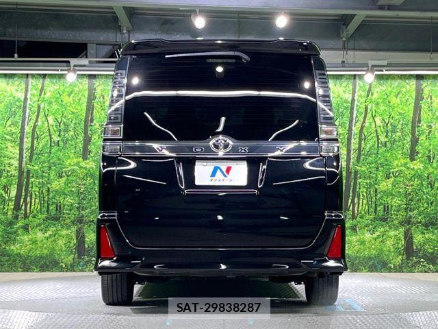 Toyota VOXY 2018-02 4604254-15