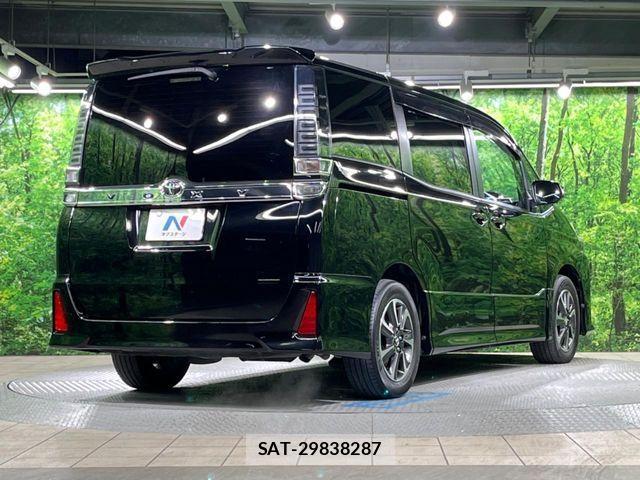 Toyota VOXY 2018-02 4604254-17