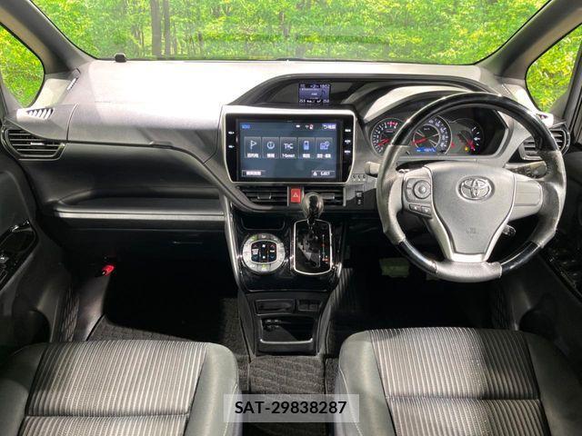 Toyota VOXY 2018-02 4604254-1