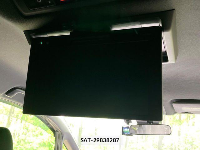 Toyota VOXY 2018-02 4604254-2