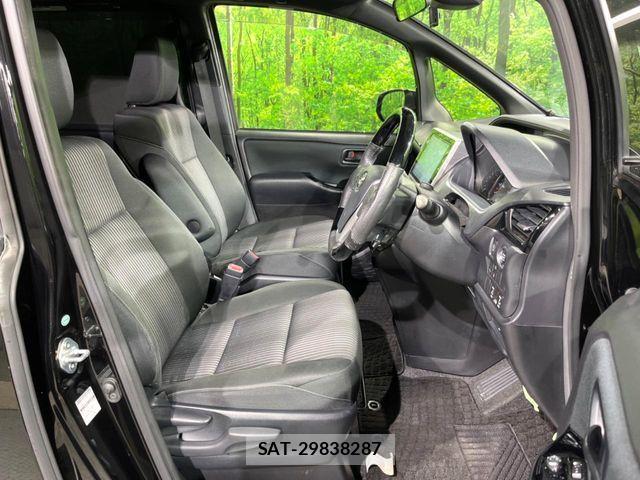 Toyota VOXY 2018-02 4604254-7