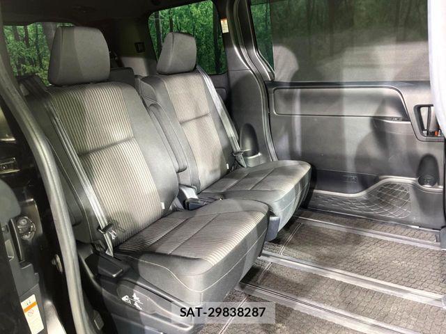 Toyota VOXY 2018-02 4604254-8