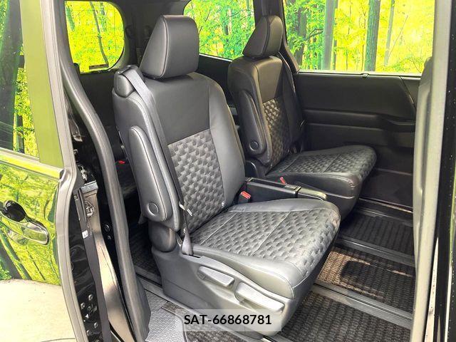 Toyota VOXY 2025-01 4604205-8