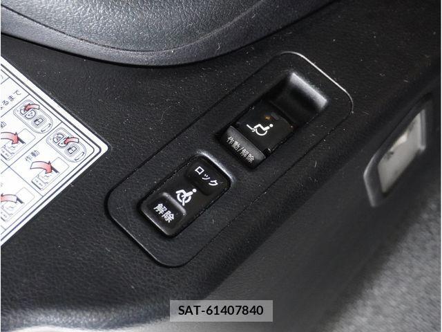 Toyota VOXY 2015-02 4759292-11