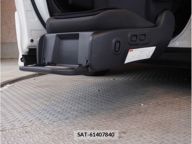 Toyota VOXY 2015-02 4759292-14