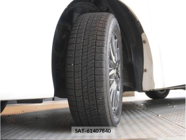 Toyota VOXY 2015-02 4759292-26