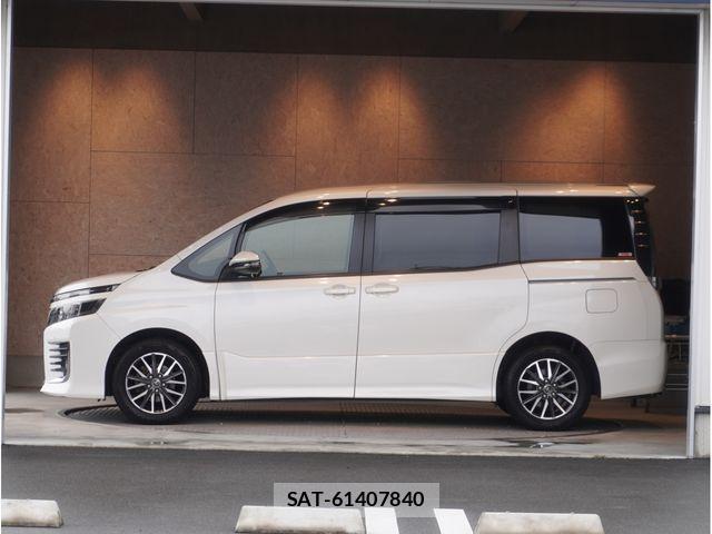 Toyota VOXY 2015-02 4759292-2
