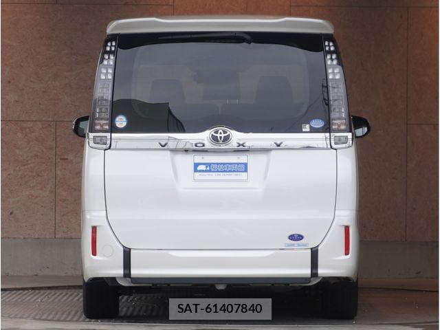 Toyota VOXY 2015-02 4759292-3