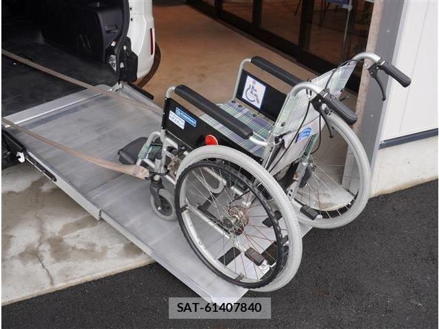 Toyota VOXY 2015-02 4759292-6