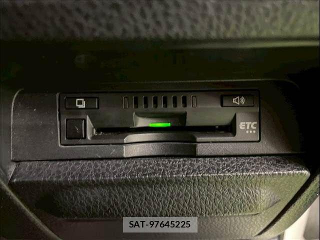 Toyota VOXY 2018-05 4759273-9
