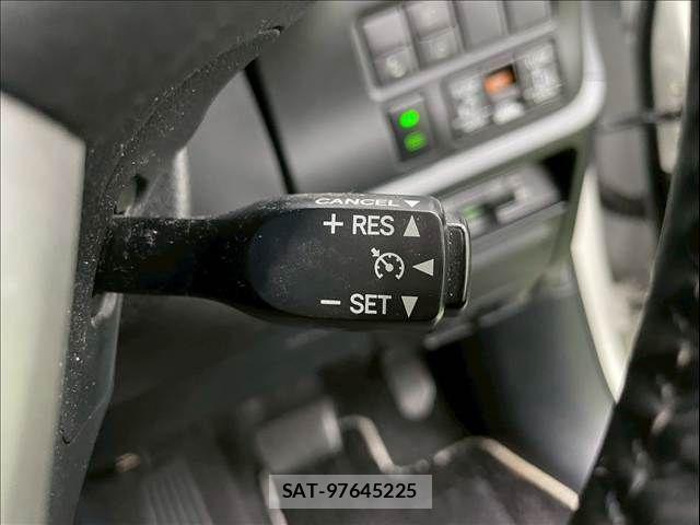Toyota VOXY 2018-05 4759273-10