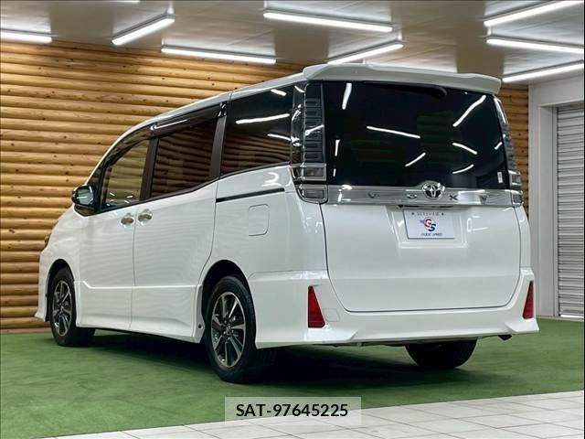 Toyota VOXY 2018-05 4759273-16