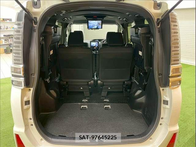 Toyota VOXY 2018-05 4759273-17