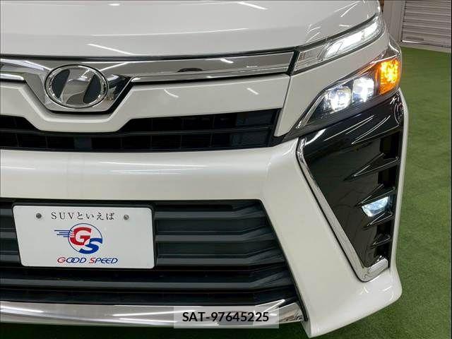 Toyota VOXY 2018-05 4759273-18