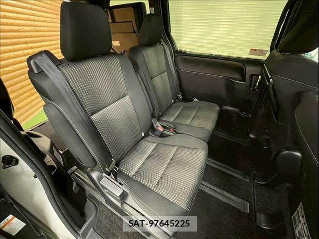 Toyota VOXY 2018-05 4759273-7