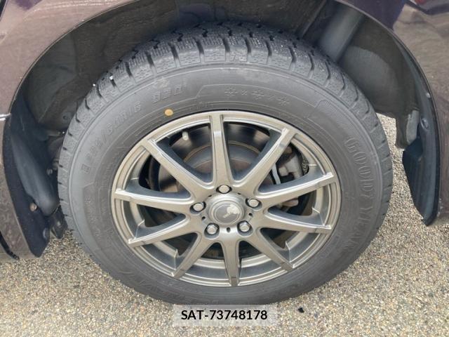 Toyota VOXY 2013-07 4759324-9