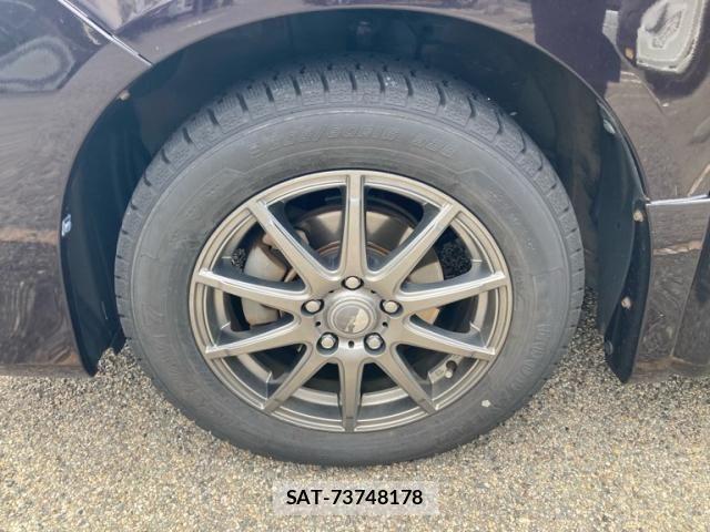 Toyota VOXY 2013-07 4759324-10