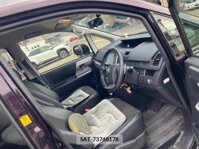 Toyota VOXY 2013-07 4759324-11
