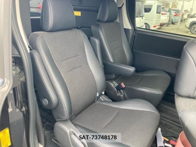 Toyota VOXY 2013-07 4759324-14