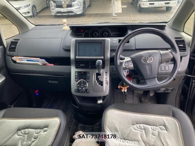 Toyota VOXY 2013-07 4759324-15