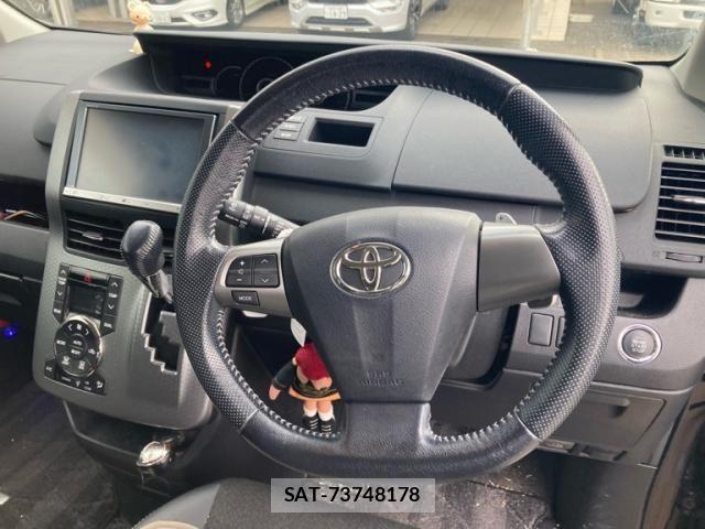Toyota VOXY 2013-07 4759324-16