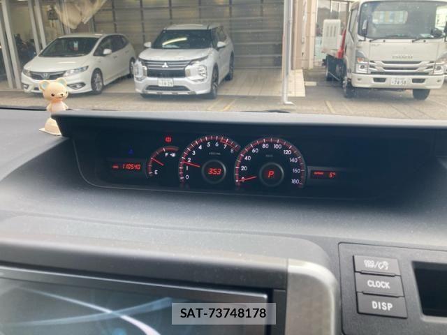 Toyota VOXY 2013-07 4759324-21