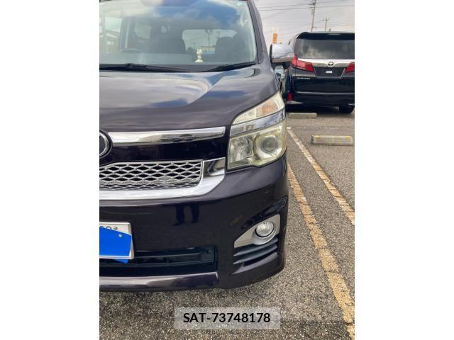 Toyota VOXY 2013-07 4759324-3