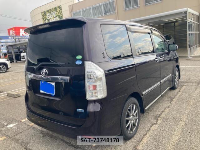 Toyota VOXY 2013-07 4759324-4