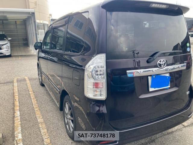 Toyota VOXY 2013-07 4759324-5