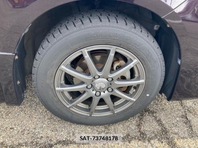 Toyota VOXY 2013-07 4759324-8
