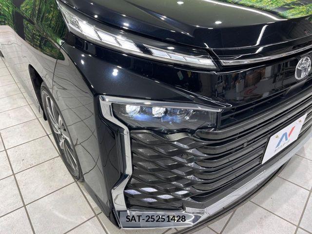 Toyota VOXY 2023-03 4993520-12