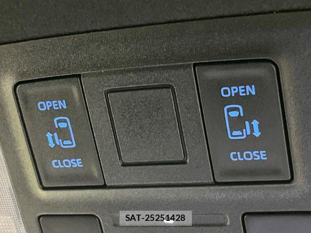 Toyota VOXY 2023-03 4993520-2