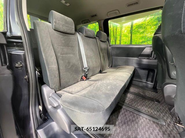 Toyota VOXY 2013-02 4993865-9