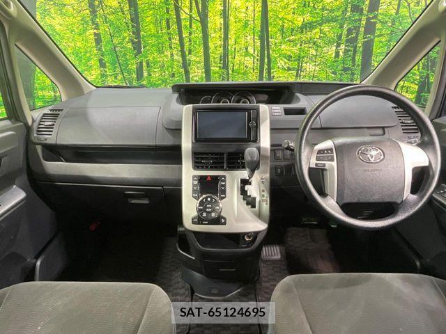 Toyota VOXY 2013-02 4993865-1
