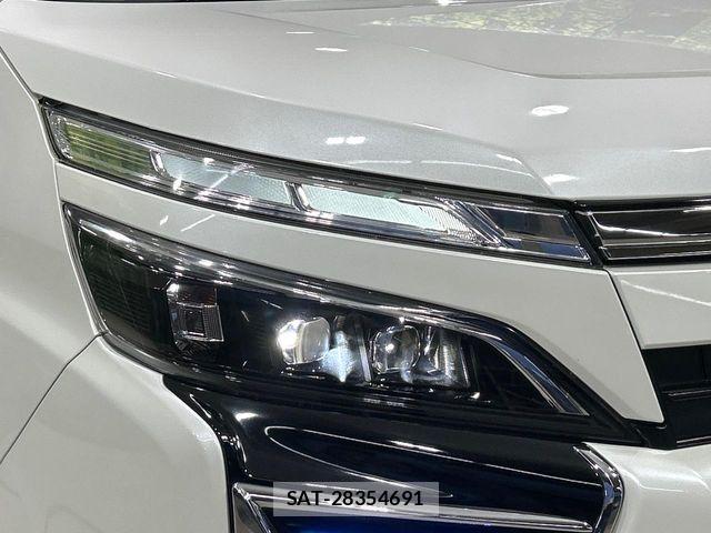 Toyota VOXY 2021-06 4993567-13