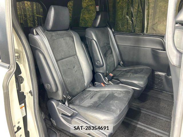 Toyota VOXY 2021-06 4993567-8
