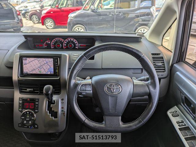 Toyota VOXY 2013-06 4993806-9