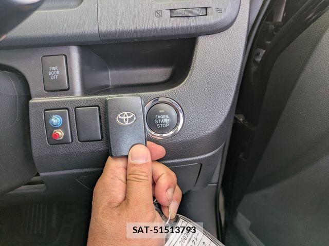 Toyota VOXY 2013-06 4993806-13