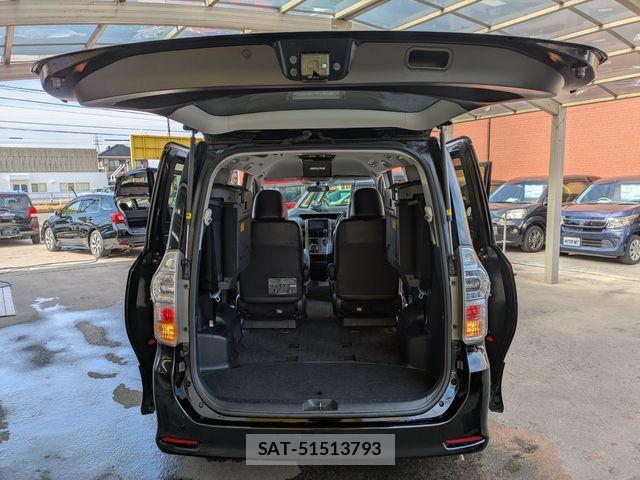 Toyota VOXY 2013-06 4993806-23