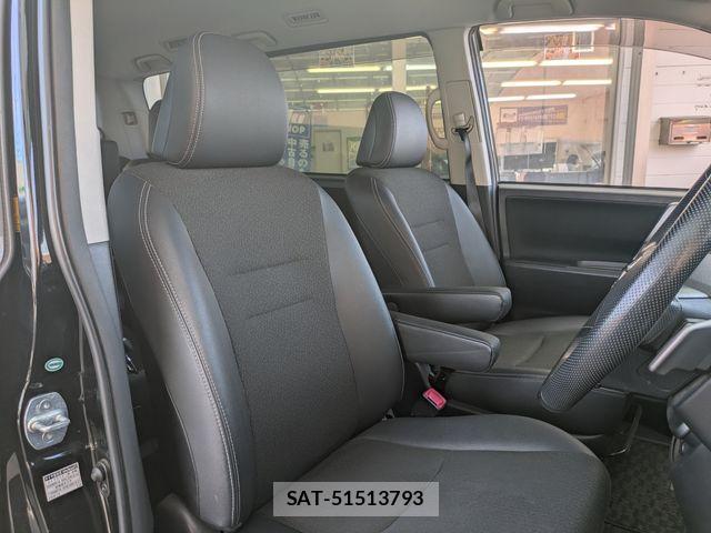 Toyota VOXY 2013-06 4993806-26